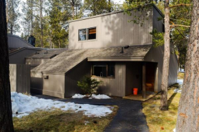 Cozy Condo Near the VIllage- MH12